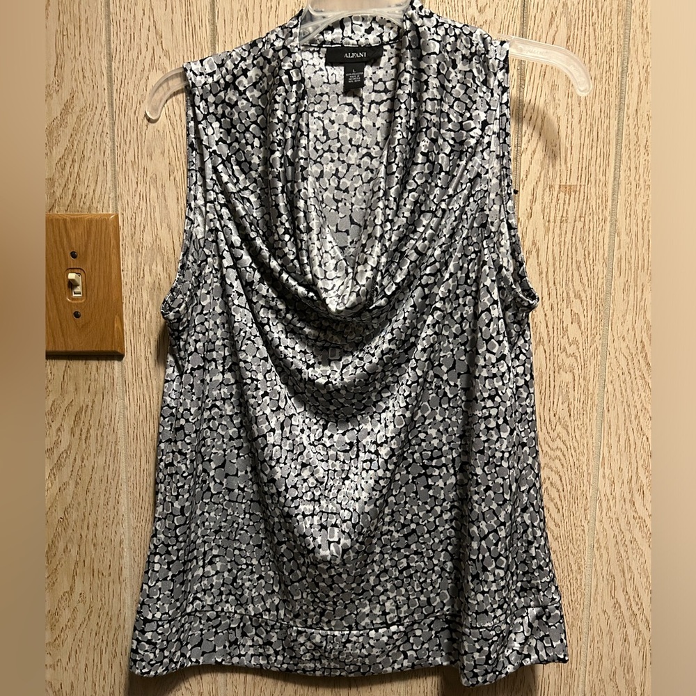 Alfani women’s sleeveless dressy blouse, size L, silver, white, black pattern